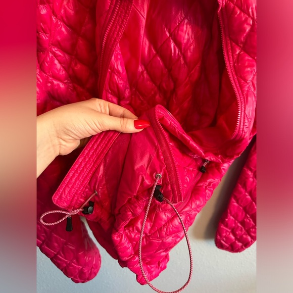 The NorthFace Women’s Thermoball Jacket - Picture 5 of 7